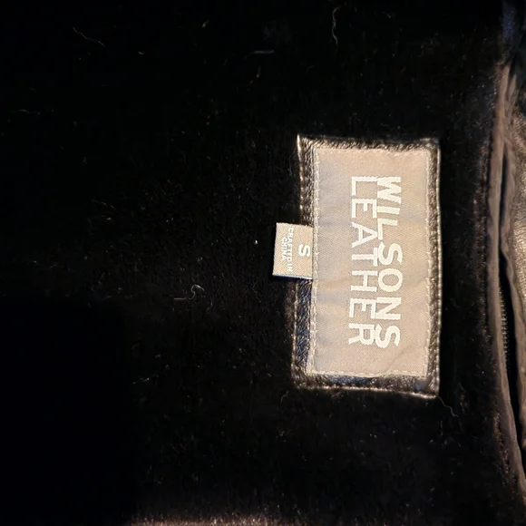 Classic Wilson's black leather jacket with black faux fur zipin Linnning
